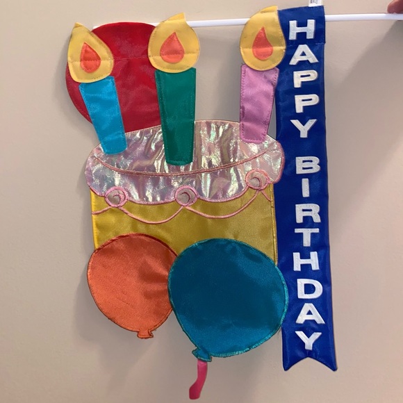 Garden Flags. Set of 2. Picture show both front and back of flags. - Picture 3 of 8